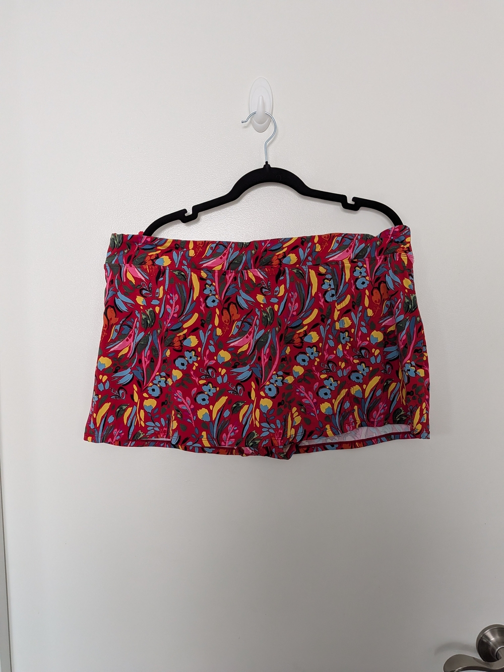 GARNET HILL - Floral Swim Shorts - Sz 16